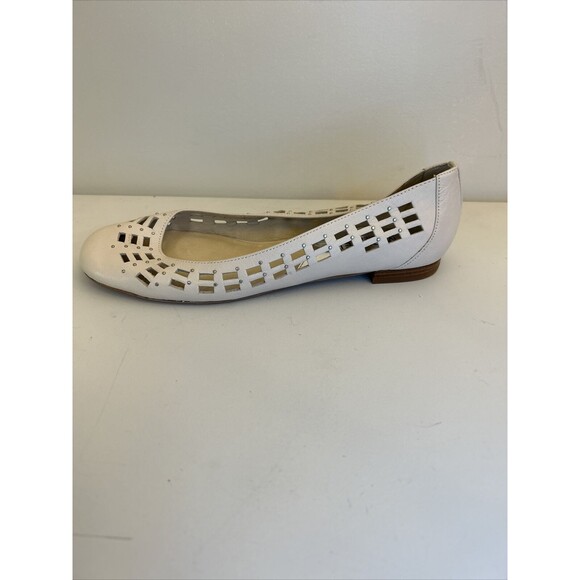 MICHAEL KORS Studded Beige Leather Ballet Flats Sz 8 M Cut Outs - Picture 7 of 11